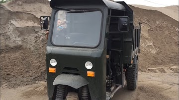 công nông chở gạch siêu khỏemáy súc bốc đầu quá nguy hiểm.công nông chở cát The excavator is too