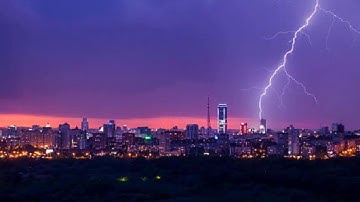 Tips Agar Tidak Tersambar Petir Saat di Dalam Maupun Luar Ruangan