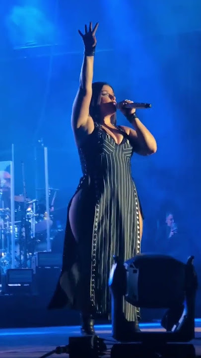 Nelly Furtado Singing I'm Like A Bird #shortvideo #live #concert #show