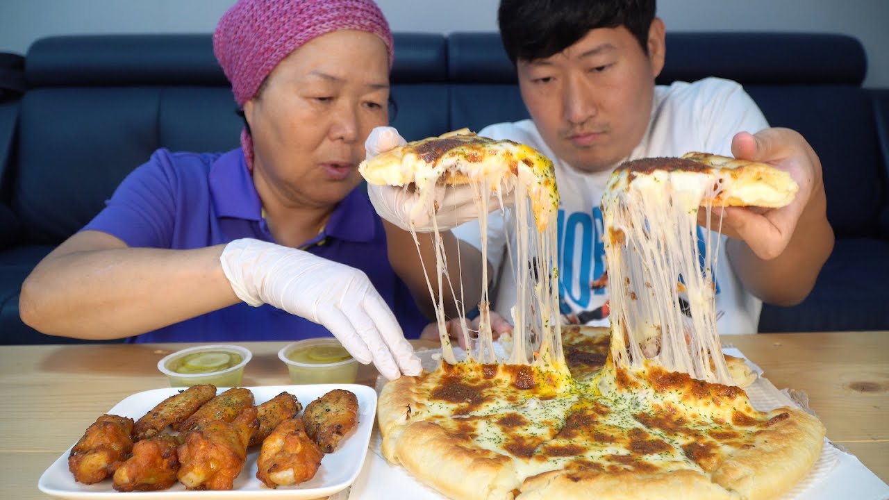 치즈 가득~  어머니와 시카고 피자 (Chicago-style pizza) 먹방!! - Mukbang eating show