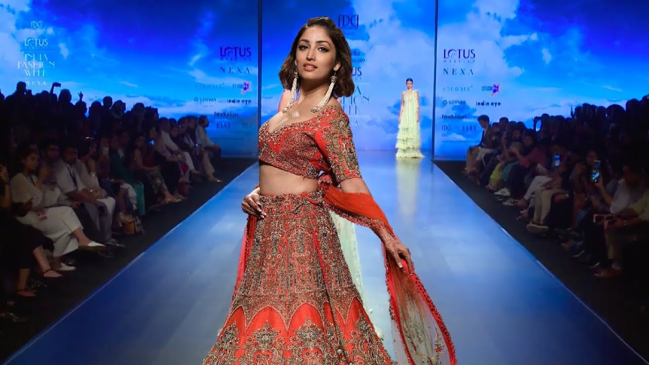Yami Gautam Walks For WNW | Spring/Summer 2019 | India Fashion Week