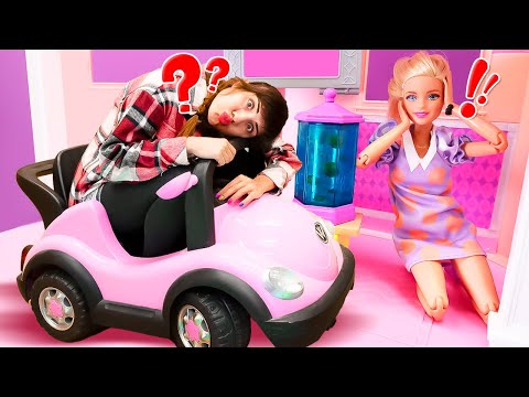 Barbie Oyuncak Evi! Barbie evinden bir türlü çıkamıyor! Kızlar için evcilik oyunları