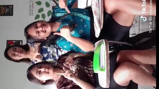 Cewek Cantik Mulus Pake Rok Pendek