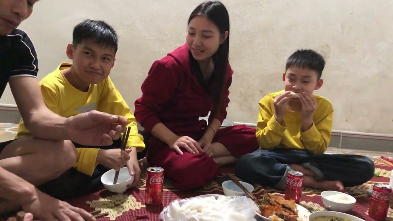 Hai Em Ở Quảng Ninh về ăn tết￼