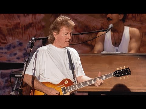 Crosby, Stills & Nash Performs “Helplessly Hoping” Live (1994)