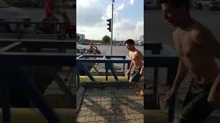 Şehrin Ortasında Suyun Tadını Çıkartıyorlar