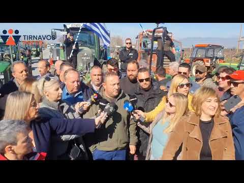 Σε δυναμικό κλείσιμο της Εθνικής οδού Λάρισας- Κοζάνης προχώρησαν οι αγρότες στα Δένδρα Τυρνάβου
