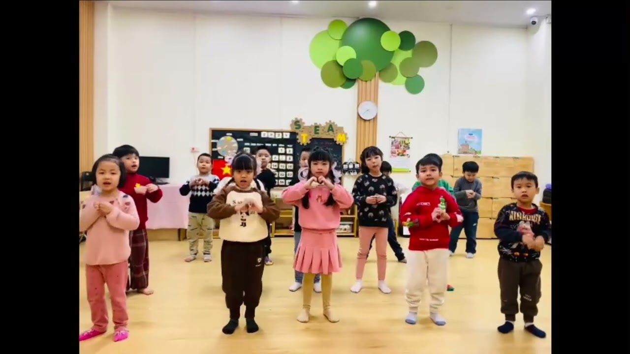 Hai mẹ hiền yêu thương