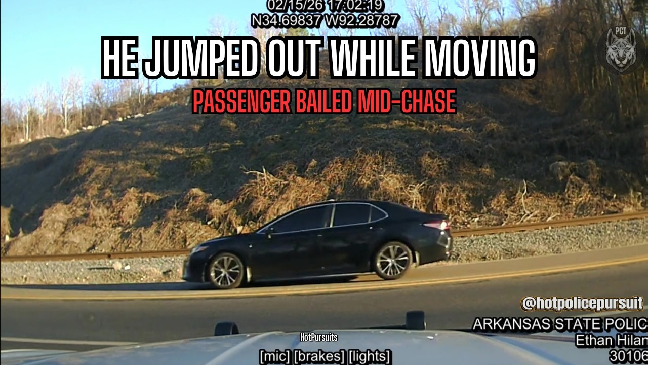 Пассажир выпрыгнул из движущегося автомобиля Camry, когда полицейский проводил задержание с приме...