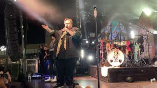 Jelly Roll Performs “Save Me” live at Pieres in Fort Wayne, IN. Crowd sings and Jelly takes phone!