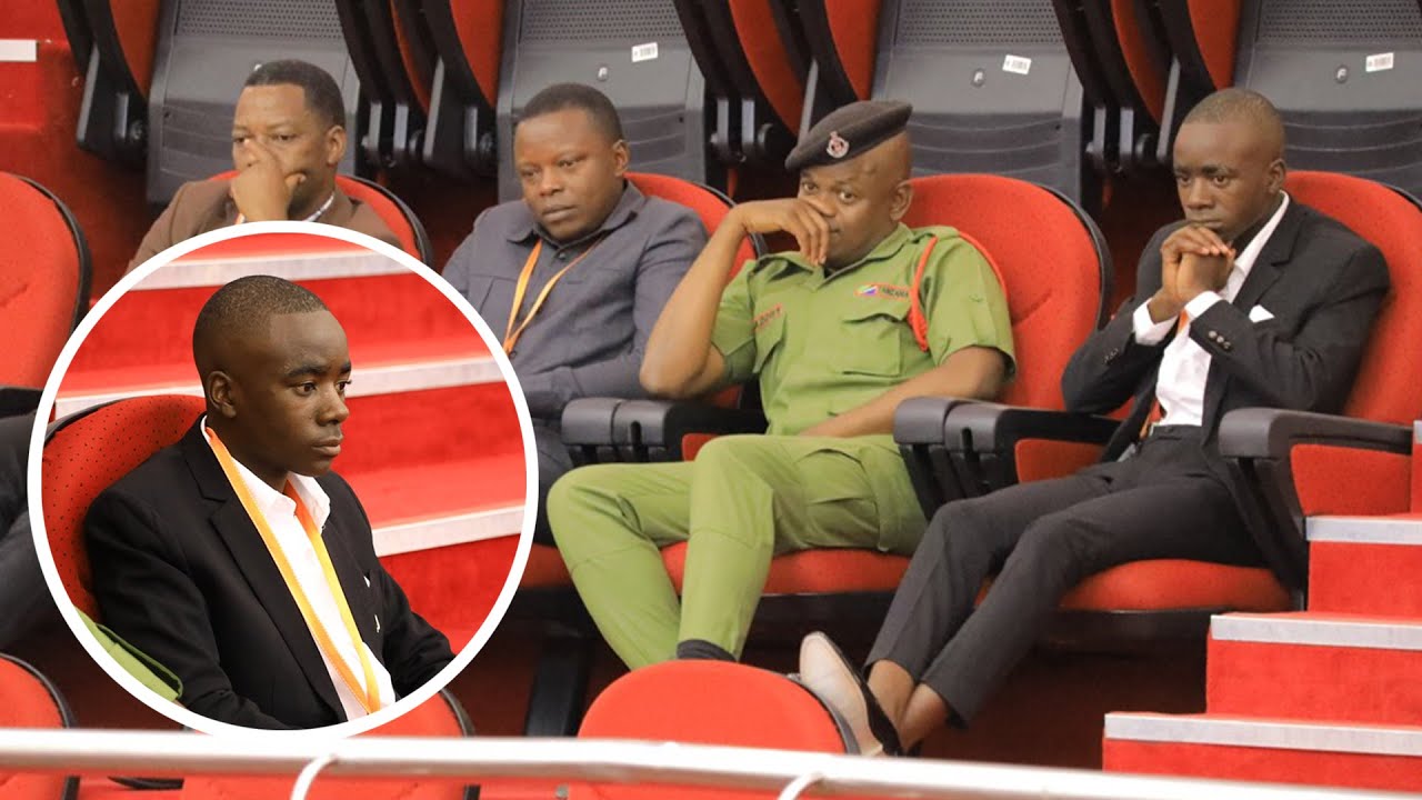 HUYU HAPA KIJANA MAJALIWA ALIYEOKOA  WALIONUSULIKA KIFO KWENYE NDEGE,AFIKA BUNGENI LEO 11 November