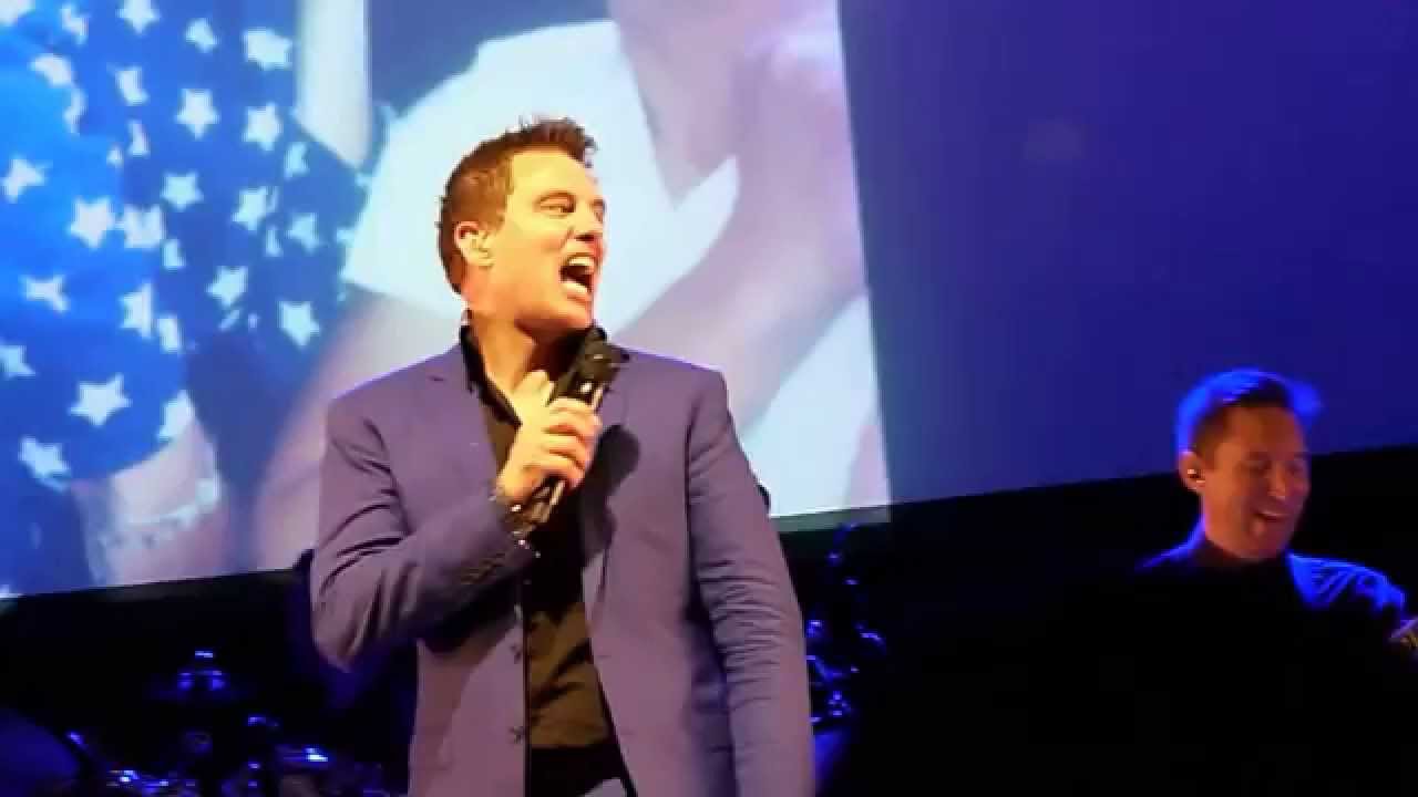 John Barrowman - Listen to the Music (with funny brief intro)