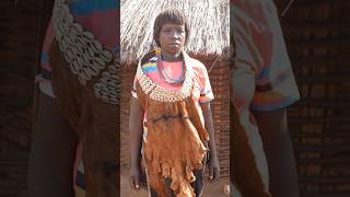 Indígena Rico Con 3 Esposas En África