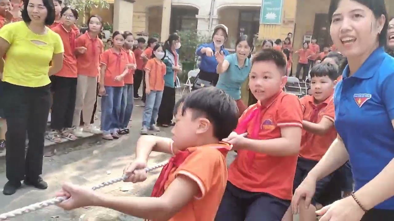 Kéo co các lớp kỷ niệm 26/3 ( trường TH Tri Phương)