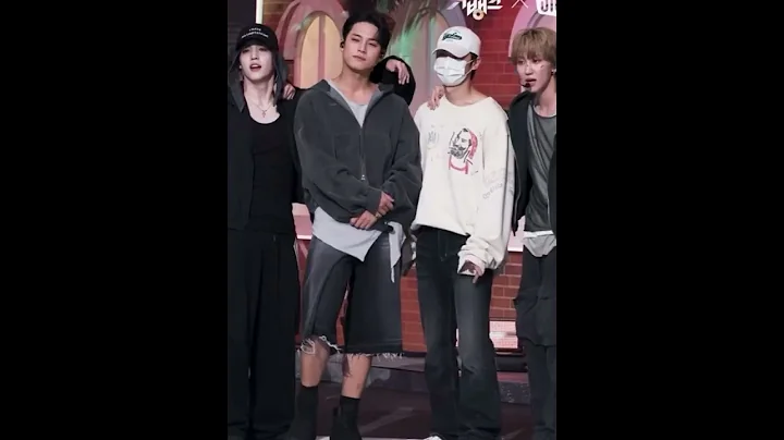 My bias with bias wrecker line jun so happy to see you❤😘#SEVENTEEN #seventeen #kpopband