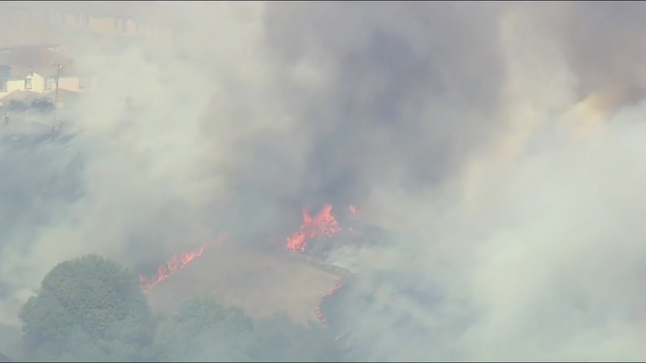 Eden Fire burns near homes between Dublin/Pleasanton and Castro Valley