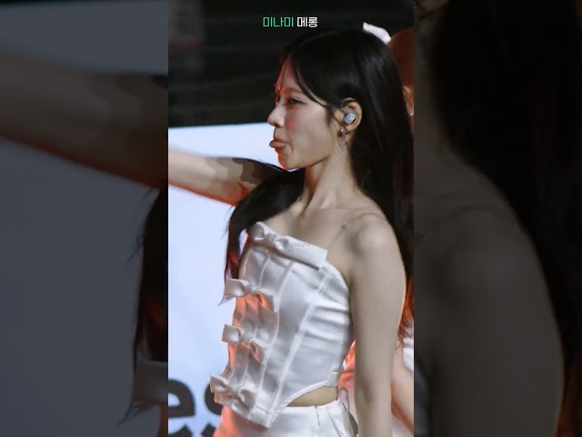 무대 중 갸루귀신 도발하는 수원 왕발가락