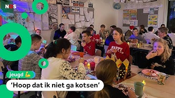 Kinderen vieren samen kerst op school