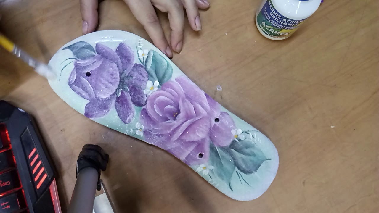 Finalização do Chinelo Parte Verniz.