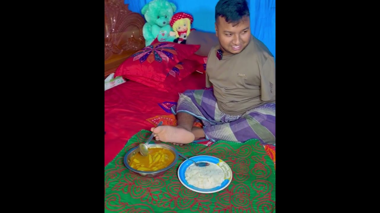 বাজারের সব থেকে বড় মাছ কিনে বউকে 