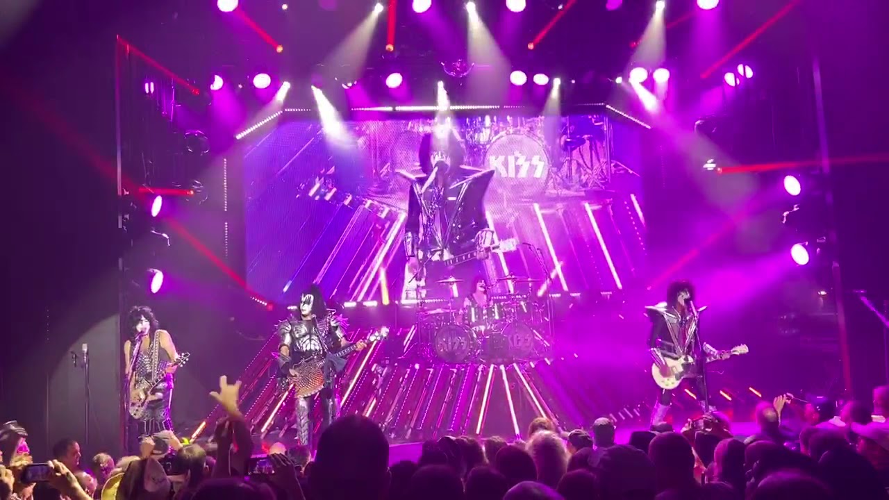 KISS - 2019-11-01 - KISS KRUISE IX - 12 - It's my life - YouTube