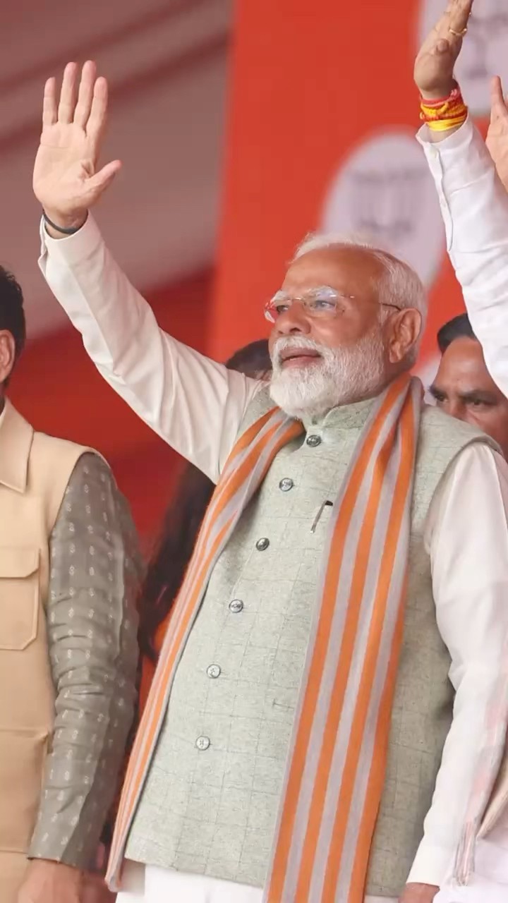 PM Modi receives a grand welcome by people at a public rally in Delhi | #shorts