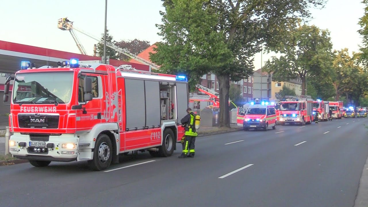 Waschstrasse Brannte An Tankstelle Feuer Im Technikraum Hoher Schaden Feuerwehr Dusseldorf Youtube