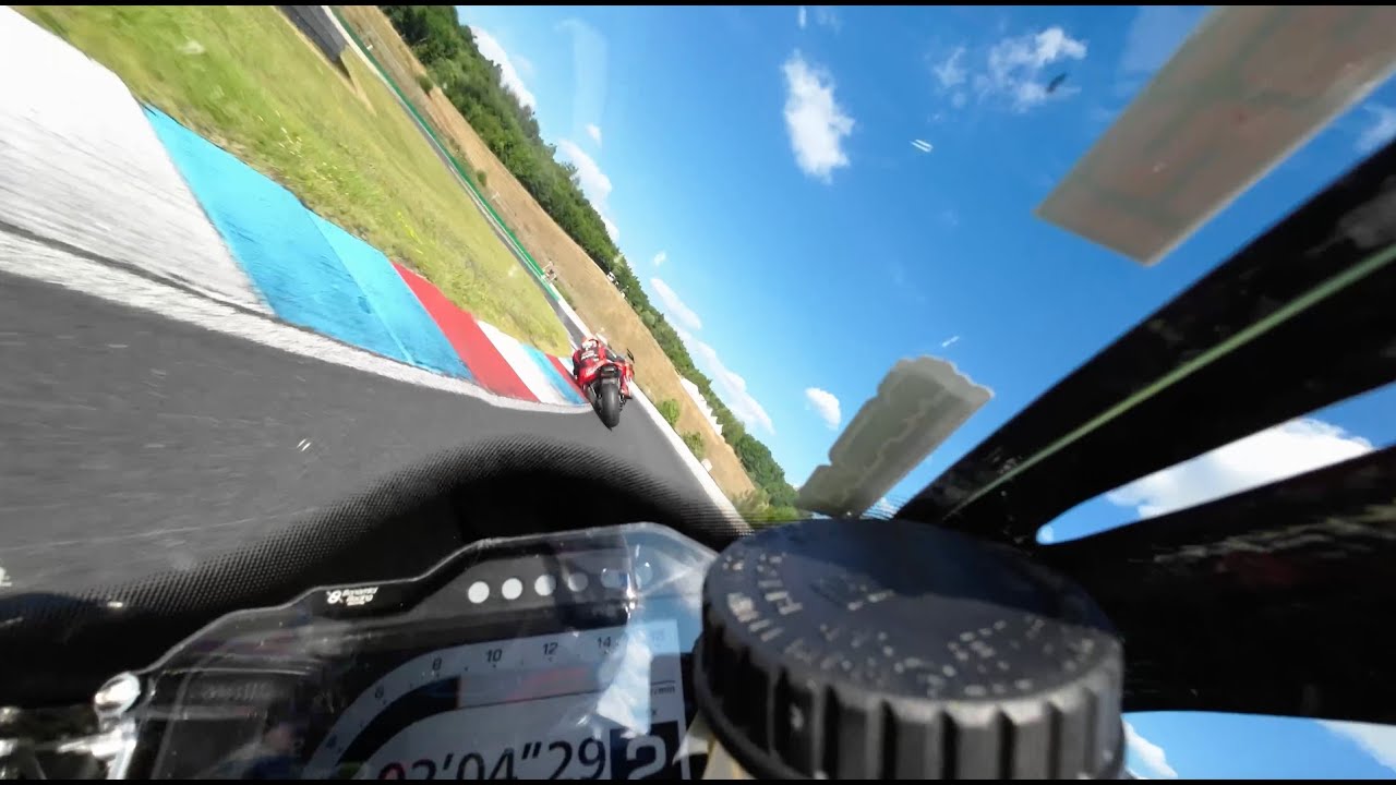Autodrom Brno 1,58,4 -  Honda vs. SBK Ducati - NEW PB 1,58,4 - Patrick Hobelsberger vs. Michal Filla