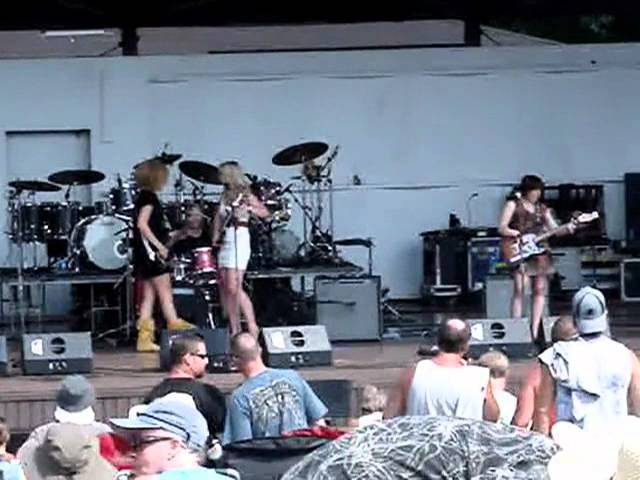 Girls and Guitars - Pittsburgh Blues Festival 2011
