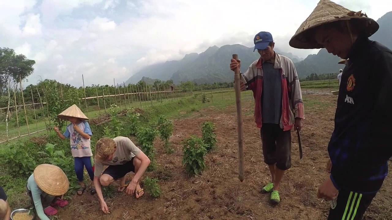Sae Lao volunteering