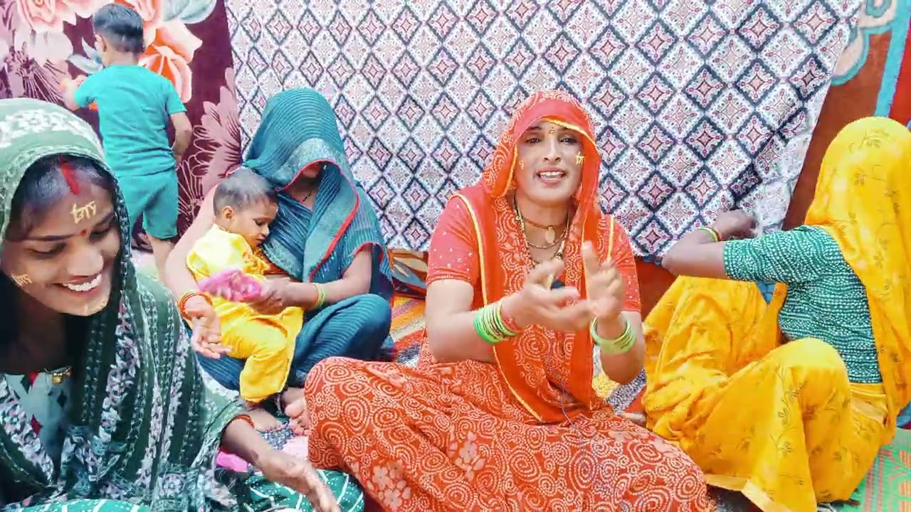 मेरे सिर पर मटकी दूध की मेरी चुनर नई निकोर रंग मत डाले सांवरे।।🦚💞#viral #video #trending #bhajan 