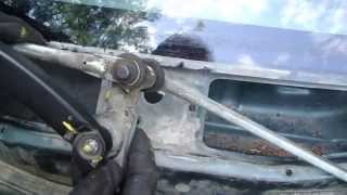 How to replace windshield wipers motor Toyota Corolla. Years 1995 to 2002.