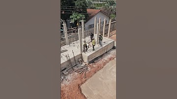 Assembling scyfold under the beams #africa #accra #ghana #construction #site