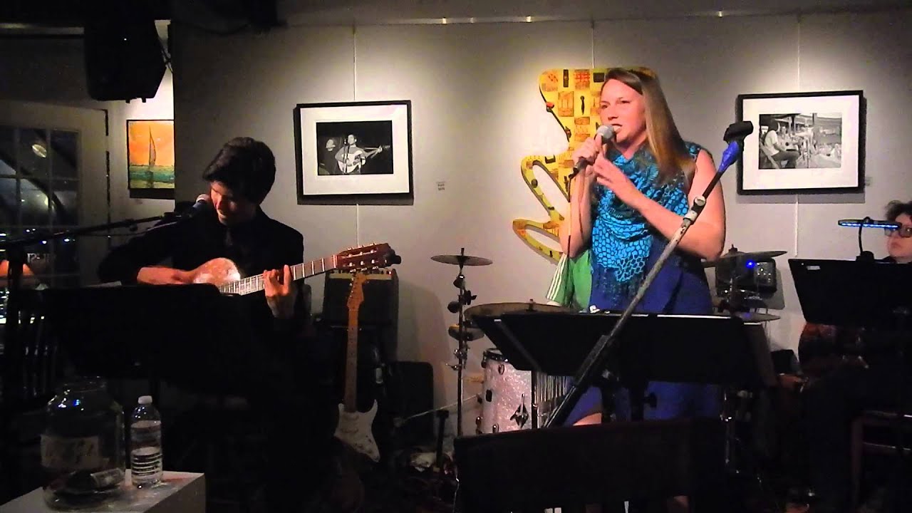 Dana Ayers & Gabriel Morton with Clã Da Bossa Nova - Comanche