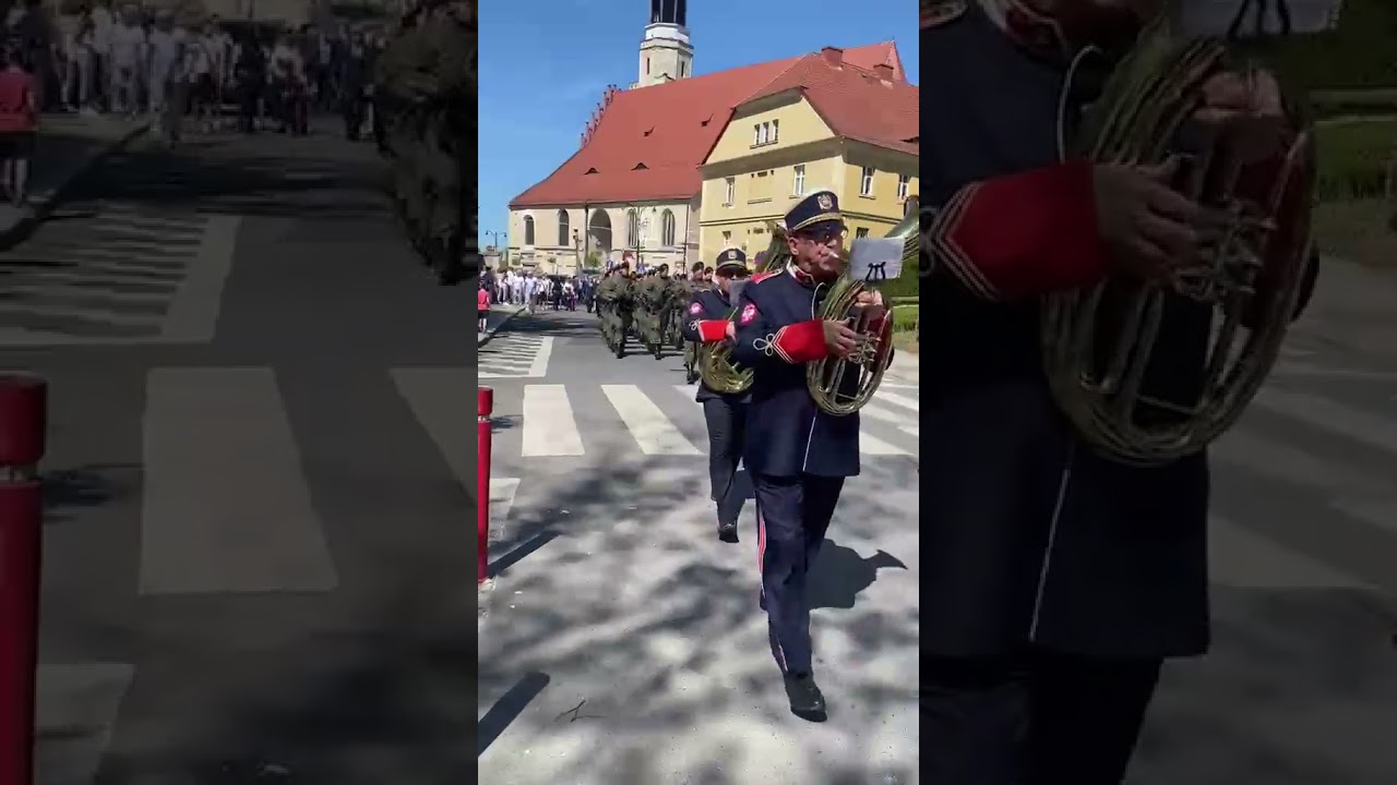Przejście z kościoła na oficjalne uroczystości