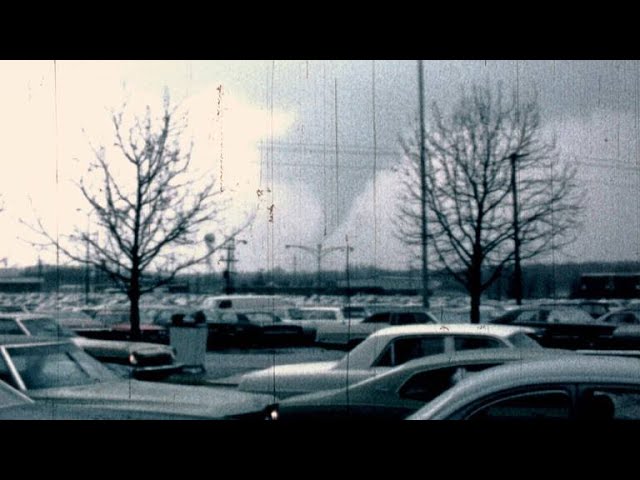 tornado (竜巻) tornado (竜巻) アメリカ・オクラホマ州】複数の竜巻 建物が壊