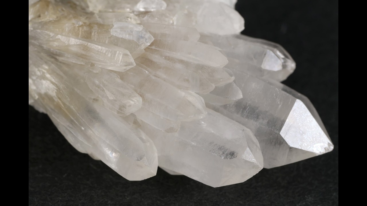 tomokazuです 水晶　クラスター　5188g 竜王第二鉱山産水晶 クラスター 18.0g / Japanese Quartz - YouTube