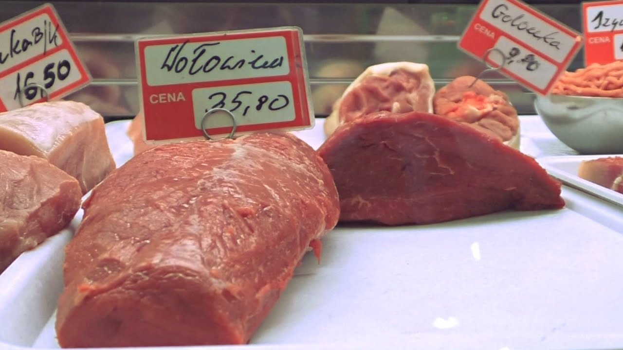 В Польше пустили на продажу десять тонн мяса больных коров - YouTube