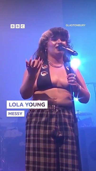 Because it wouldn't be a @LolaYounggg set without this one... 💖⁣