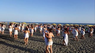 VersuS Academy - Unidos Por La Kizomba (Flashmob Ostia, Rome, Italy) VersuS Academy - Unidos Por La Kizomba (Flashmob Ostia, Rome, Italy)