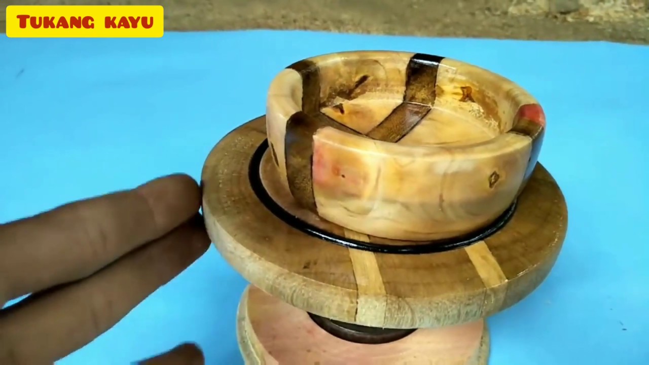  Potongan kayu  bekas bisa menjadi kerajinan tangan unik 