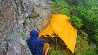 Sole overnight on a rocky summit without a tent on a rainy day...It's so awesome!