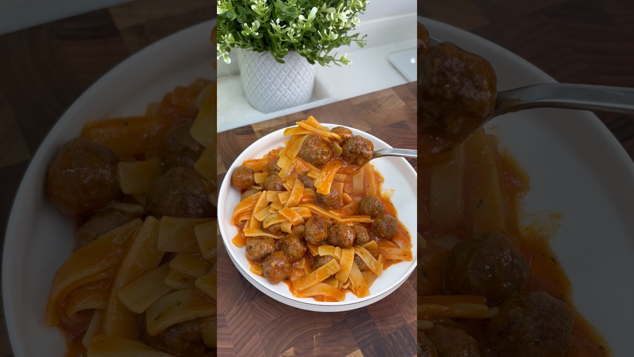 Erişteli Köfte 🤌 / Meatballs with Pasta 🍝 #suluköfte #meatballspasta