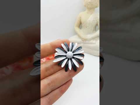 Ніжна, жіночна брошка-кулон квітка ромашки емаль, видео 1