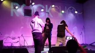 Race Taylor Music Group MANNEQUIN CHALLENGE During LIVE Performance