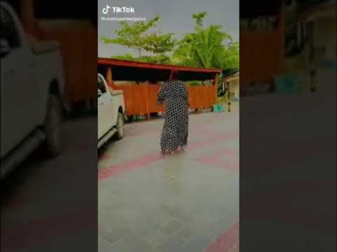 Somali Girl 👧 walking 🚶‍♀️#shorts