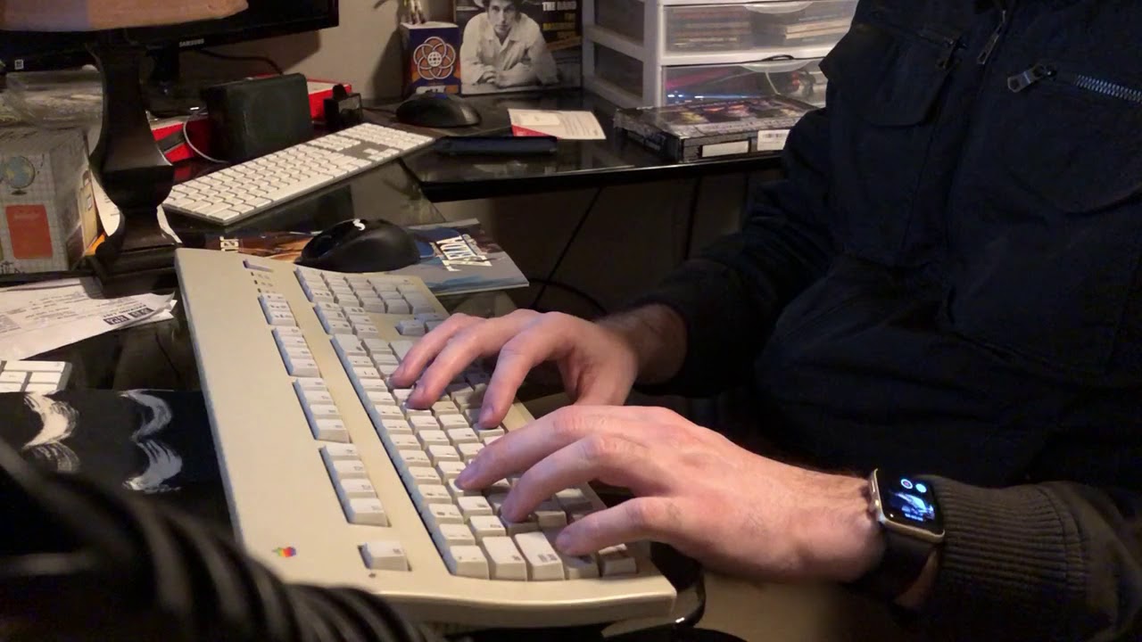 Apple Extended Keyboard II Typing Demonstration