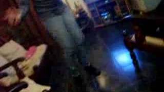 VICKY INTENTANDO BAILAR ELECTRO (Y)