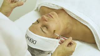 Tratamiento facial con espátula ultrasónica y máscara LED