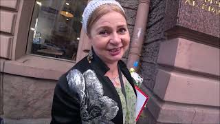 картинка: 37. СПб 2022. Прогулка с Мией и Дашей после концерта и ресторана.